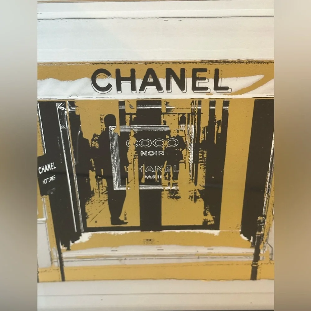 Beautiful Oliver Gal 31 Rue Cambon Framed 11” x 14” Framed Floating Art - Picture 13 of 16